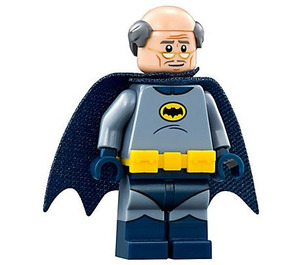 LEGO Alfred Pennyworth s Classic Batsuit Minifigurka